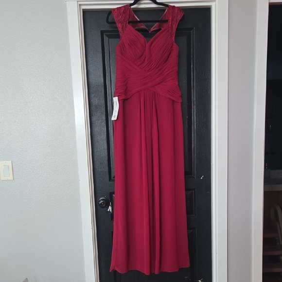 Azazie Dresses & Skirts - NWT Azazie Lawrence Burgundy Gown Size 6